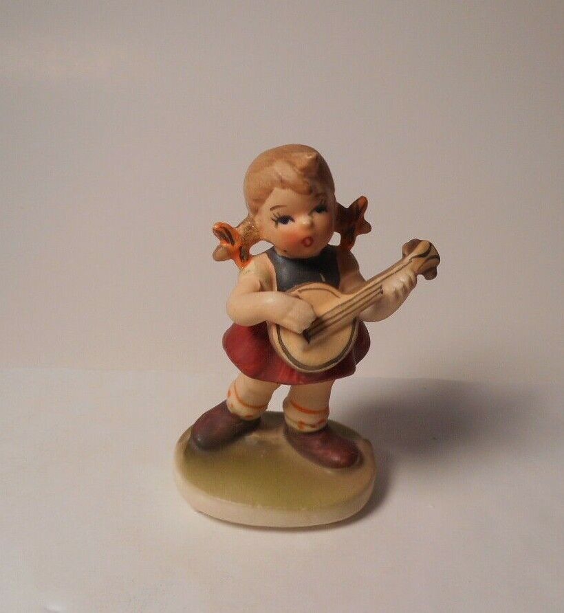 Vintage Napco Figurine -Little Girl W/Banjo  -  C-7199  Retired