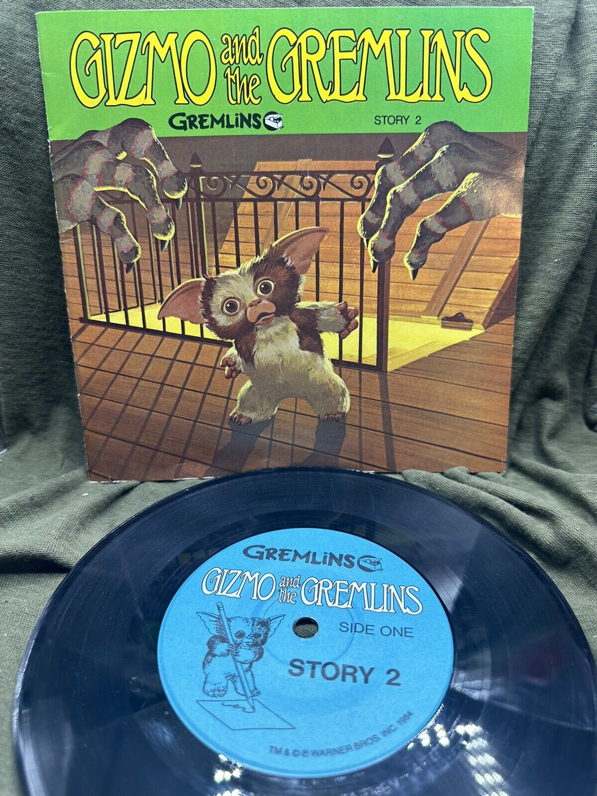 Vintage 1984 Gizmo and the Gremlins Book/Record Story 2.  Book & VINYL 33 1/3