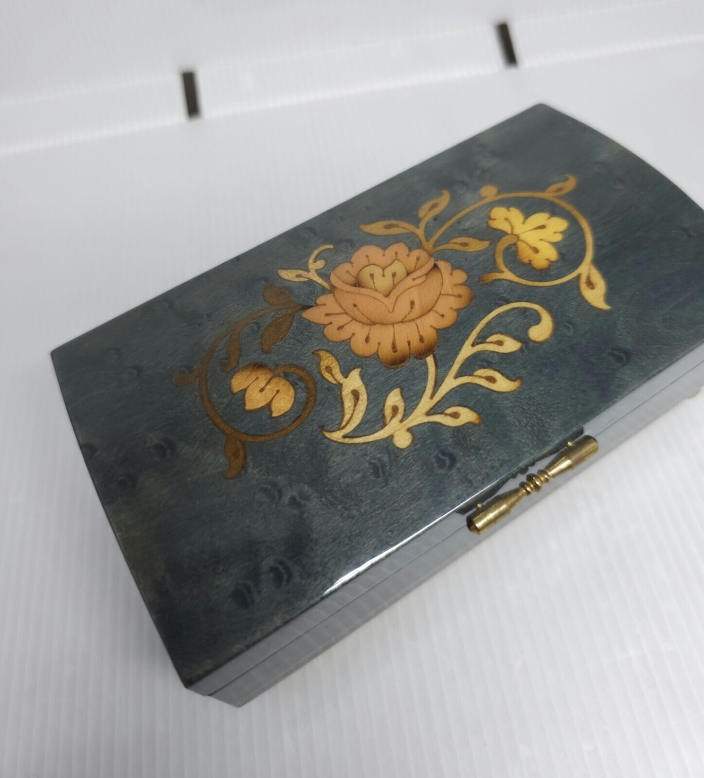 VINTAGE REUGE FLORAL INLAY SWISS MUSICAL MOVEMENT JEWELERY MUSIC BOX WORKING
