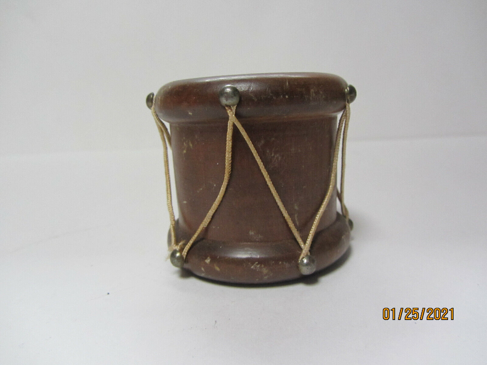 VINTAGE WOOD COLONIAL DRUM SHAPED TOOTHPICK HOLDER
