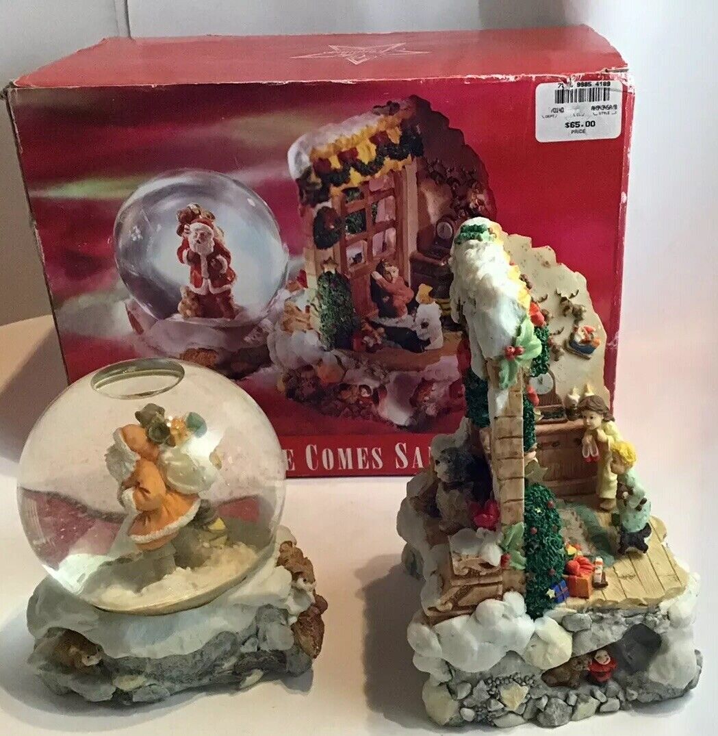 Vintage Macy\'s Here Comes Santa Claus Snowglobe Music Box Set Waterglobe 1994