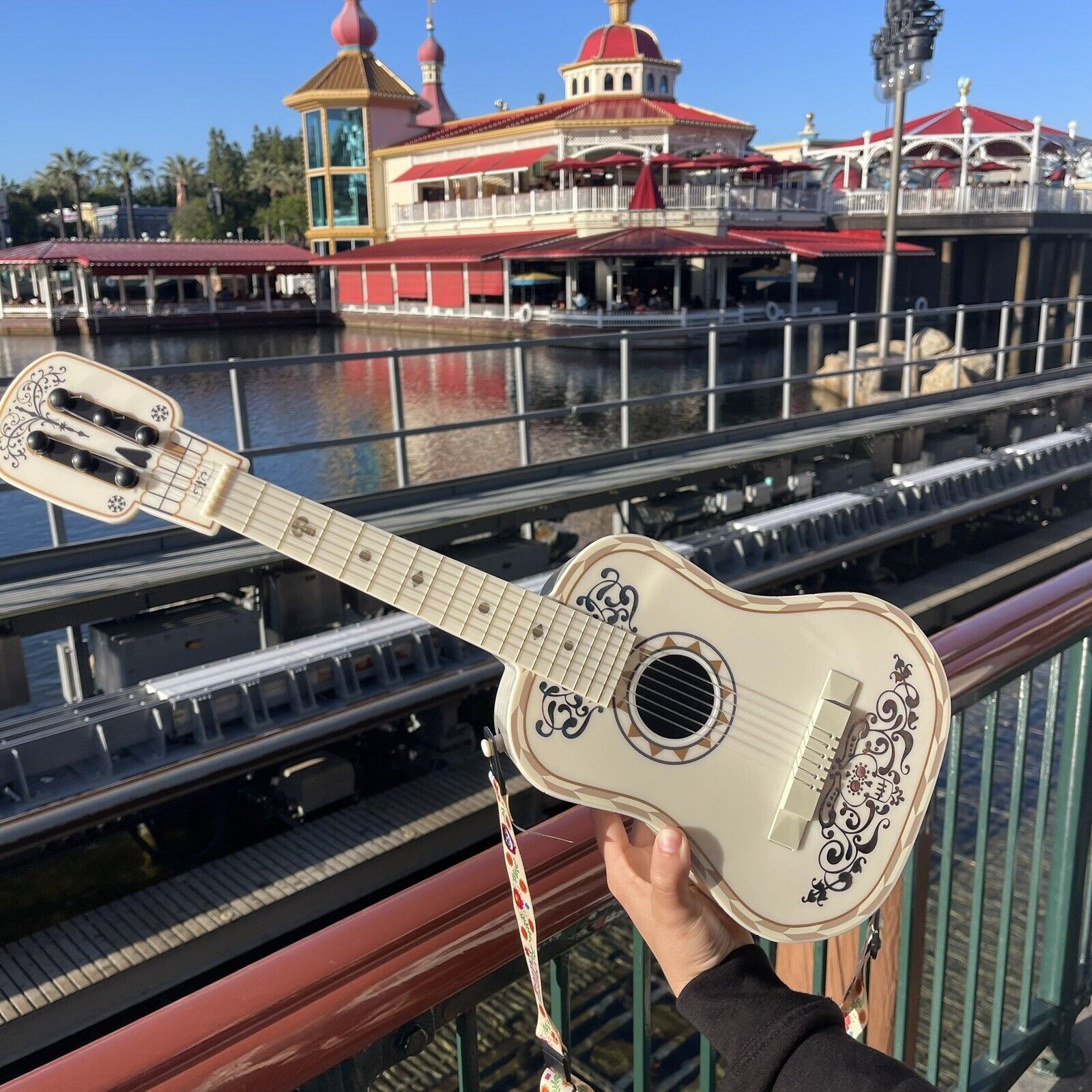 Disneyland Pixar Fest 2024 Exclusive Coco Miguel Guitar Popcorn Bucket Limited