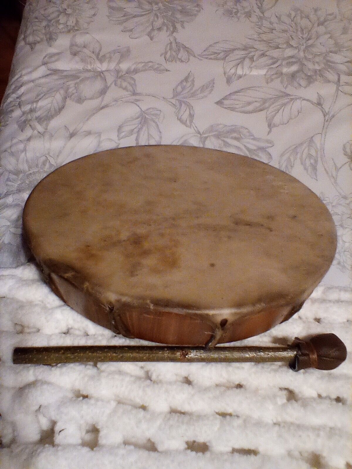 Native American 12 in. traditional deer hide hand drum w/10.5 in. stick/beater