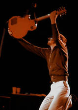 Pete Townshend of the rock band The Who smashes his Gibson Les Pau- Old Photo 1 picture