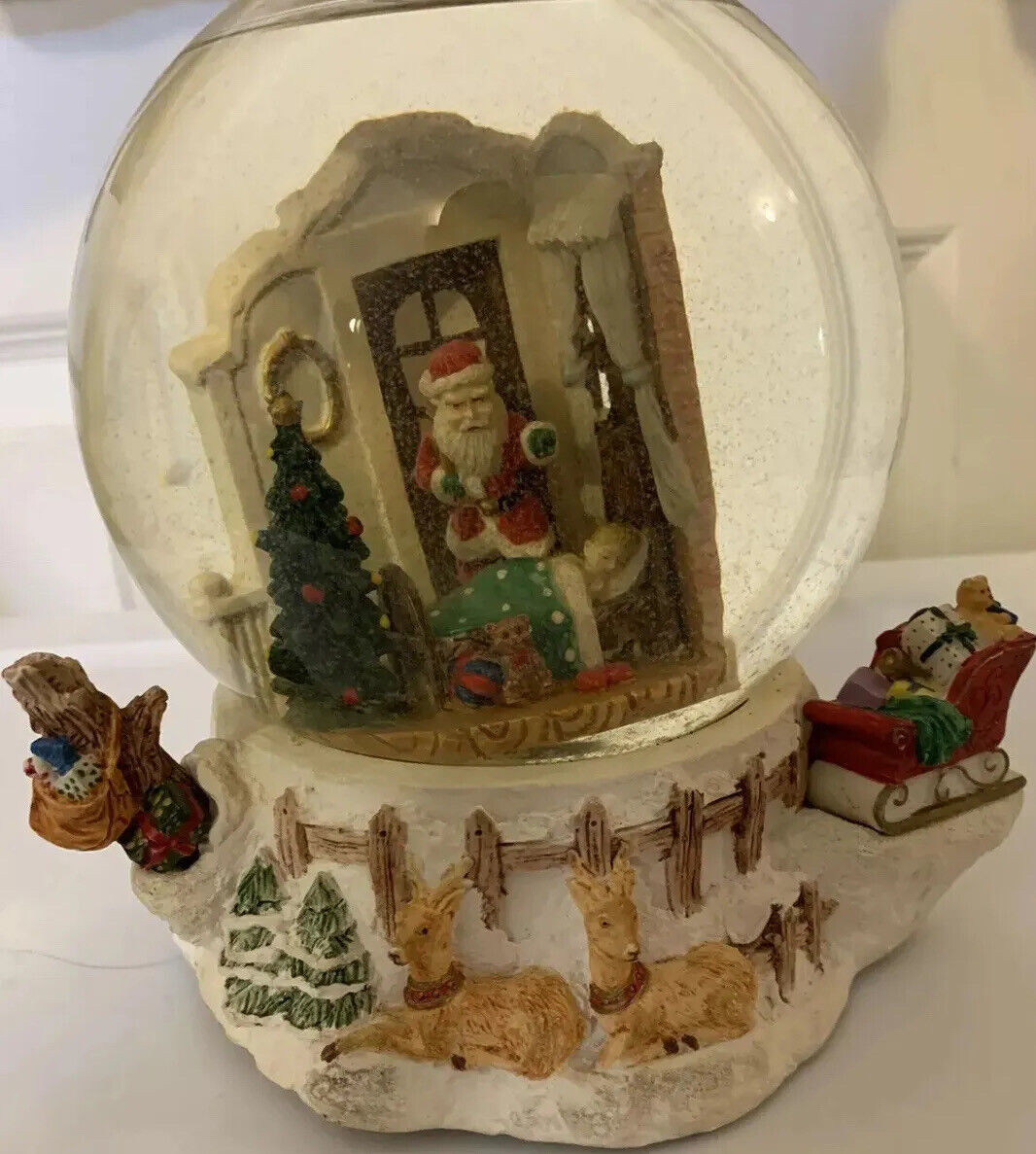 Vtg Santa Claus Is Coming To Town Musical Snow Globe Santa Delivers Presents