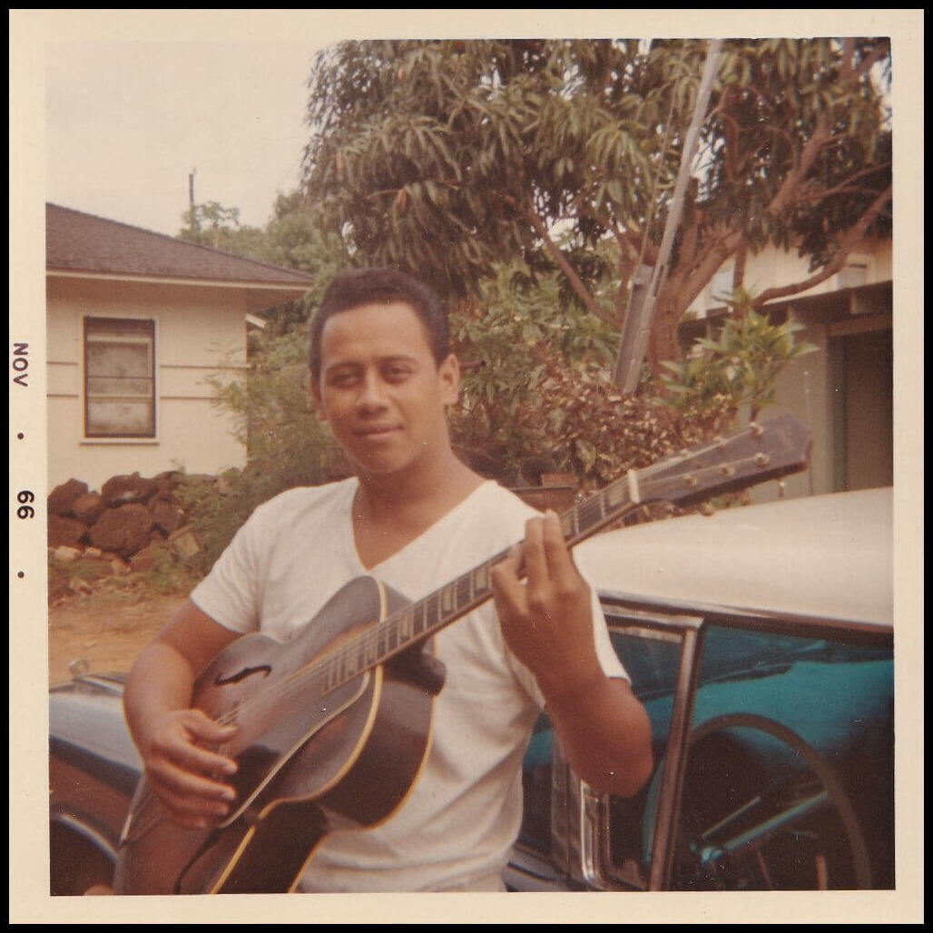 Old Color Photo MAN PLAYING GUITAR LEANING ON CLASSIC CAR 1966