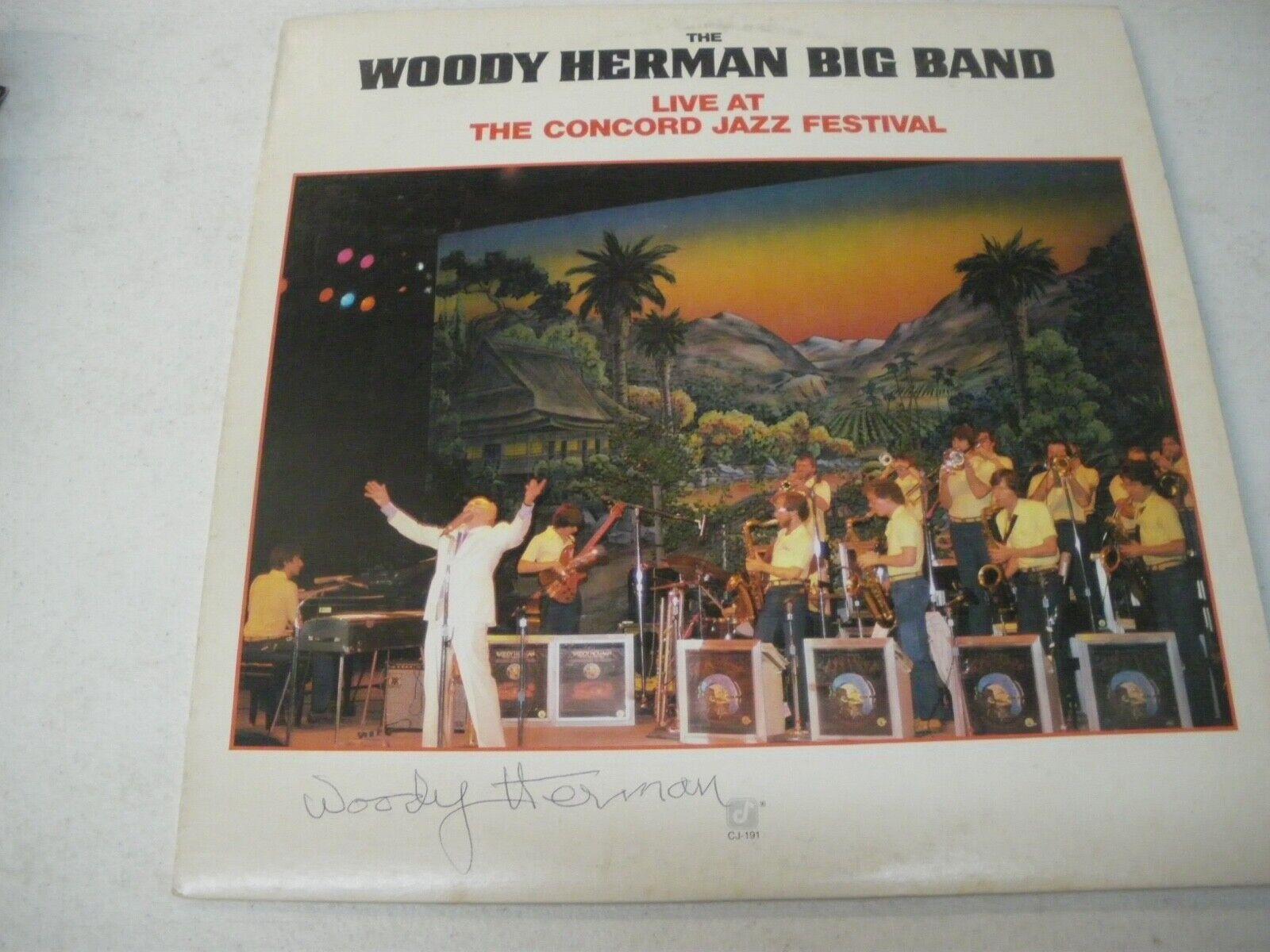 WOODY HERMAN BIG BAND / LIVE AT CONCORD JAZZ FESTIVAL / LP / 1982 / SIGNED