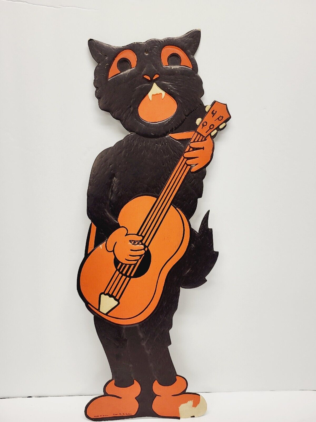 Vintage Luhrs Embossed Banjo Cat Die Cut