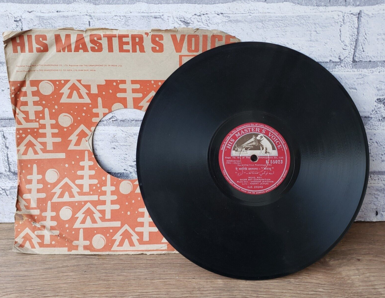 Hindustani Hindi Film ARZOO Movie Song 78 rpm His Master\'s Voice Vintage Record.