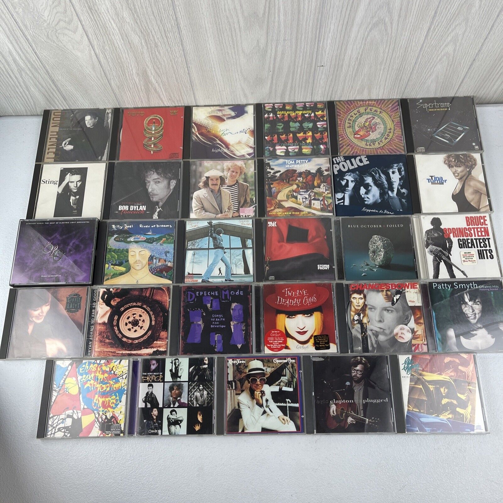 Lot of 29 CDs with Elton John, Billy Joel, Dylan Tina Turner, McCartney, Police