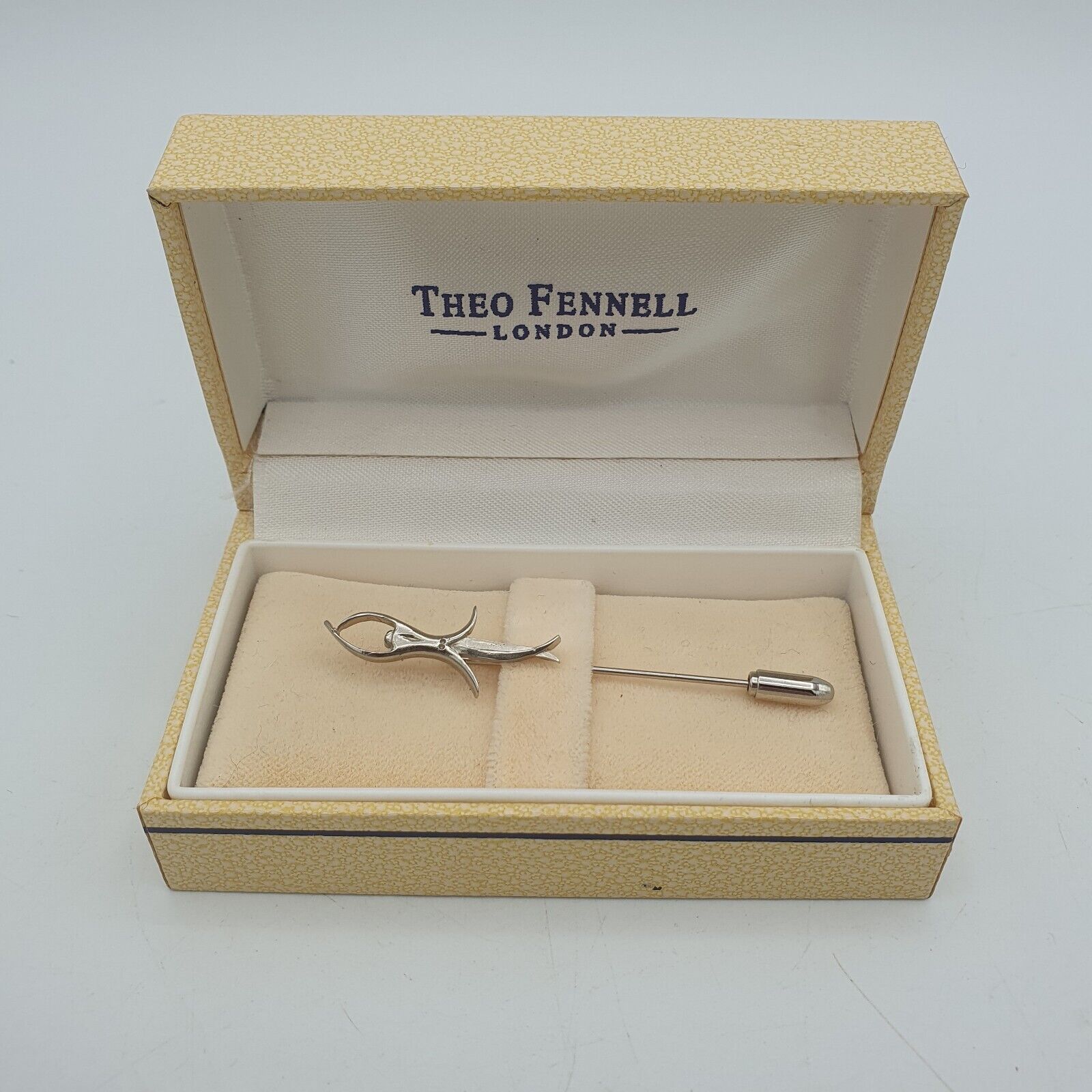 THEO FENNELL TIE PIN. METAL BOXED. RARE MTV MUSIC AWARDS 1992 BOXED