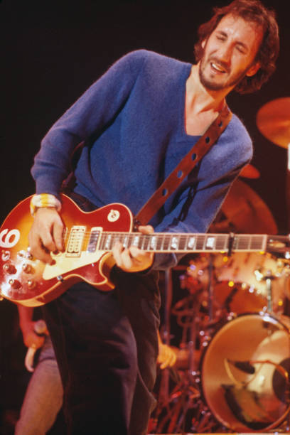 guitarist Pete Townshend of The Who plays his 1975 Gibson Les Paul - Old Photo 1