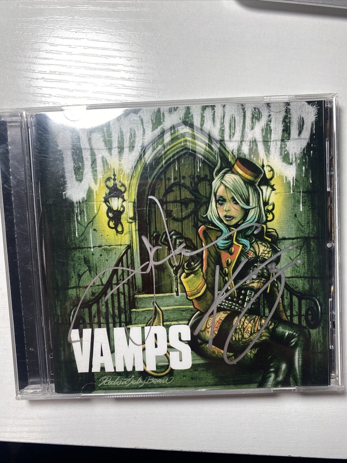 Vamps Signed Cd Underworld  + 2 Guitar Picks