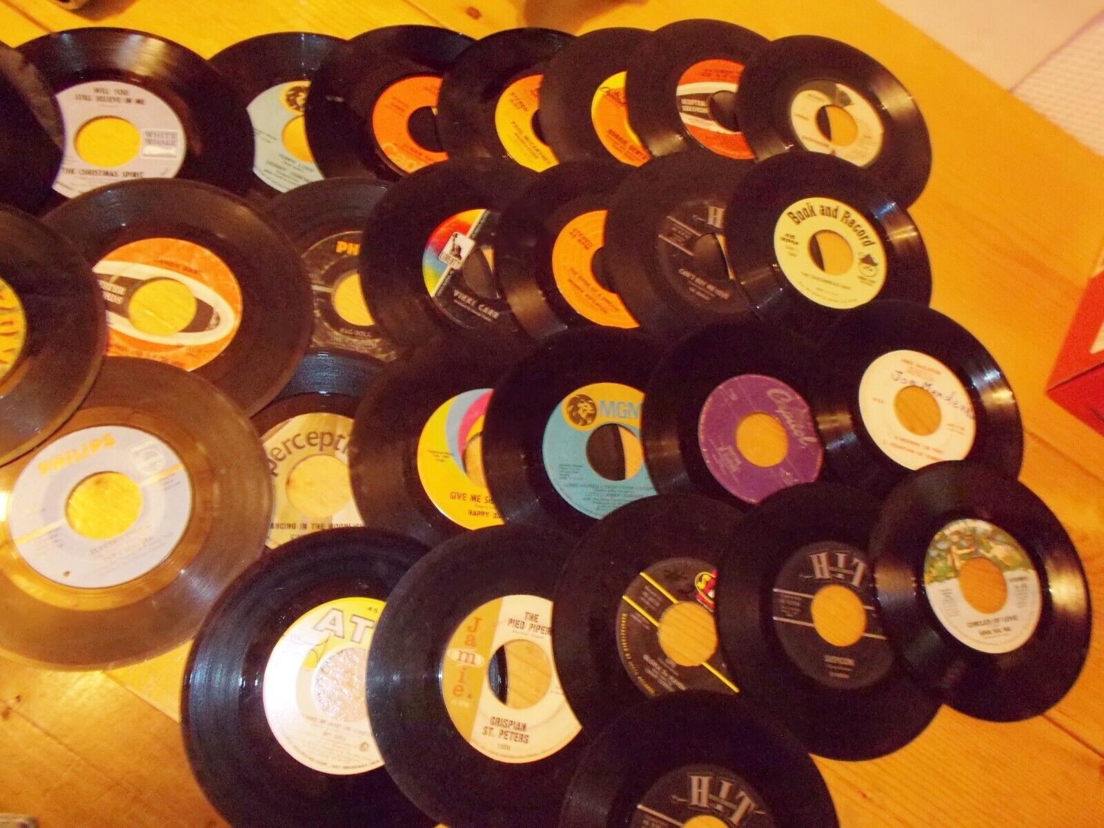 27 MIXED LOT of 45 RPM vintage Records +antique metal tin music
