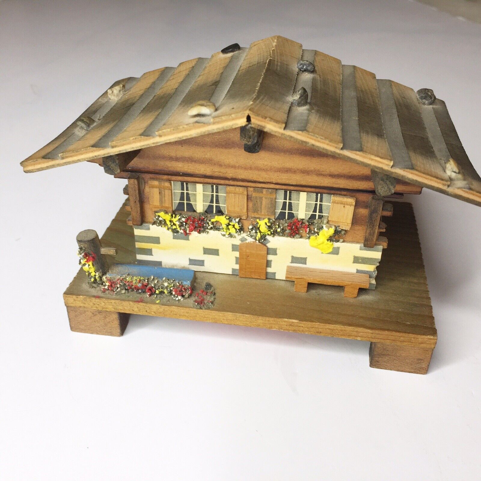 Vtg Reuge Music Box Wood Cabin House Holiday In Switzerland Swiss Flowers WORKS