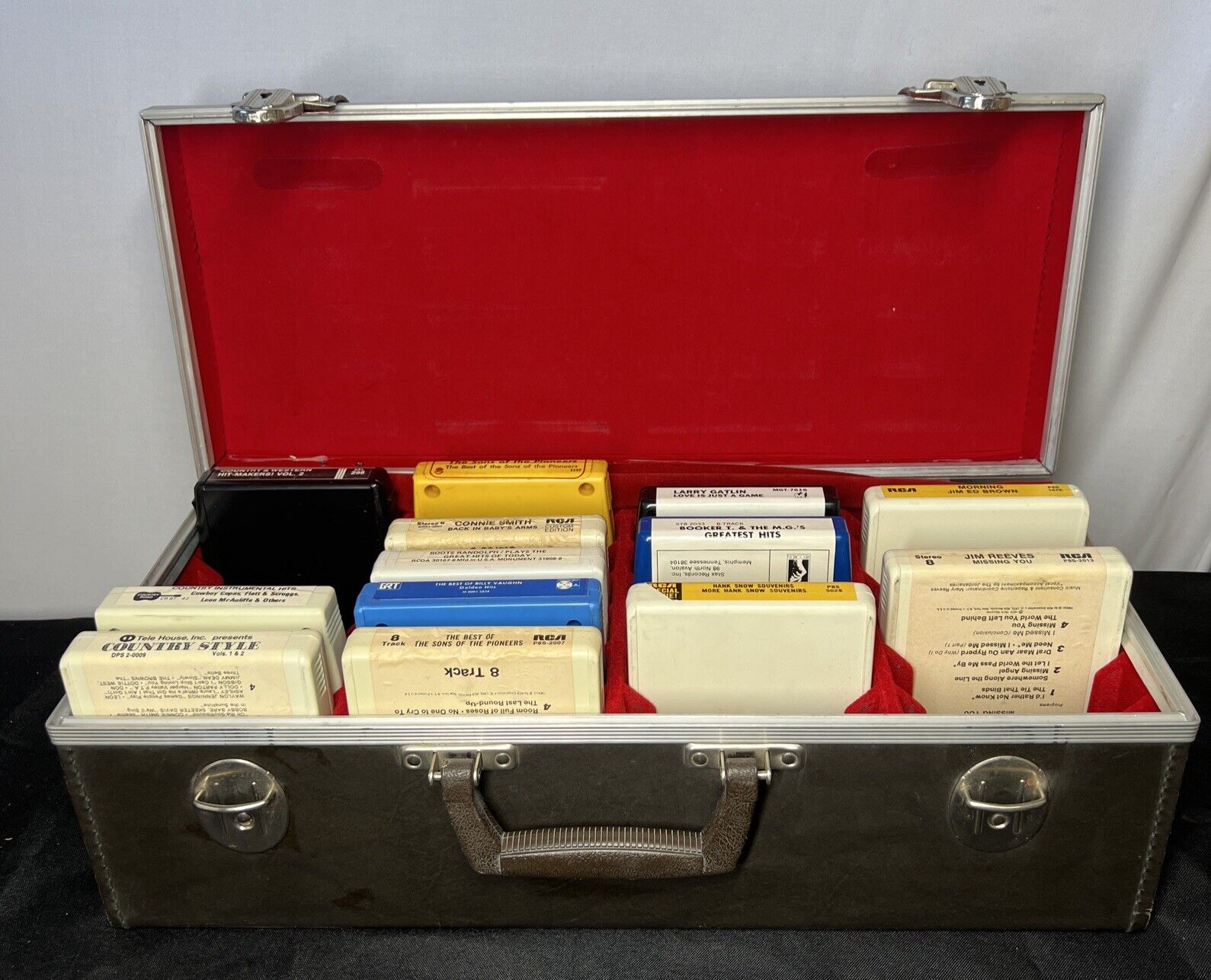 Vintage Black 8 Track Leatherette Carrying Case + Key Holds 24 - 8 Tracks Tapes