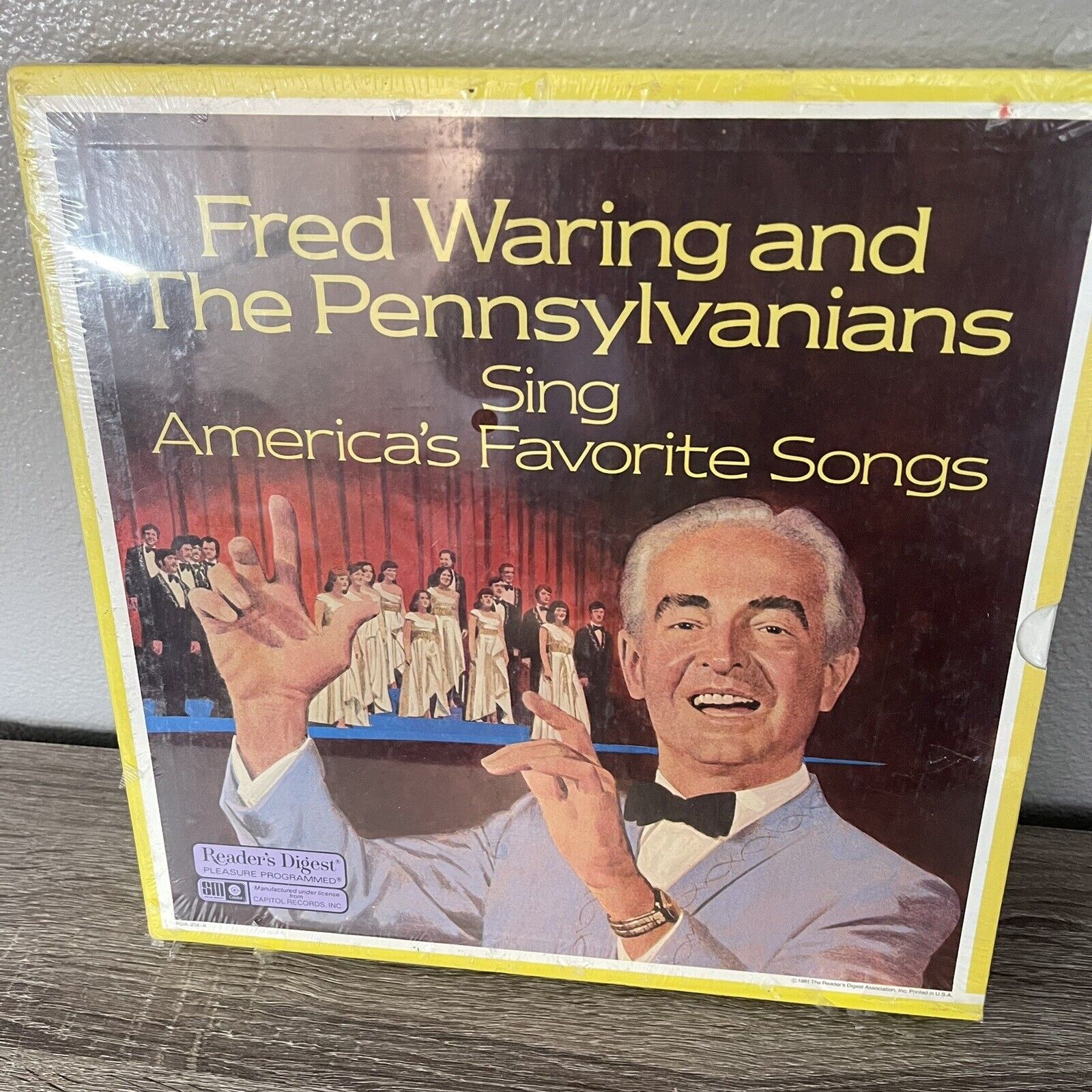New Vintage Fred Waring and The Pennsylvanians Sing America\'s Favorite Songs LP