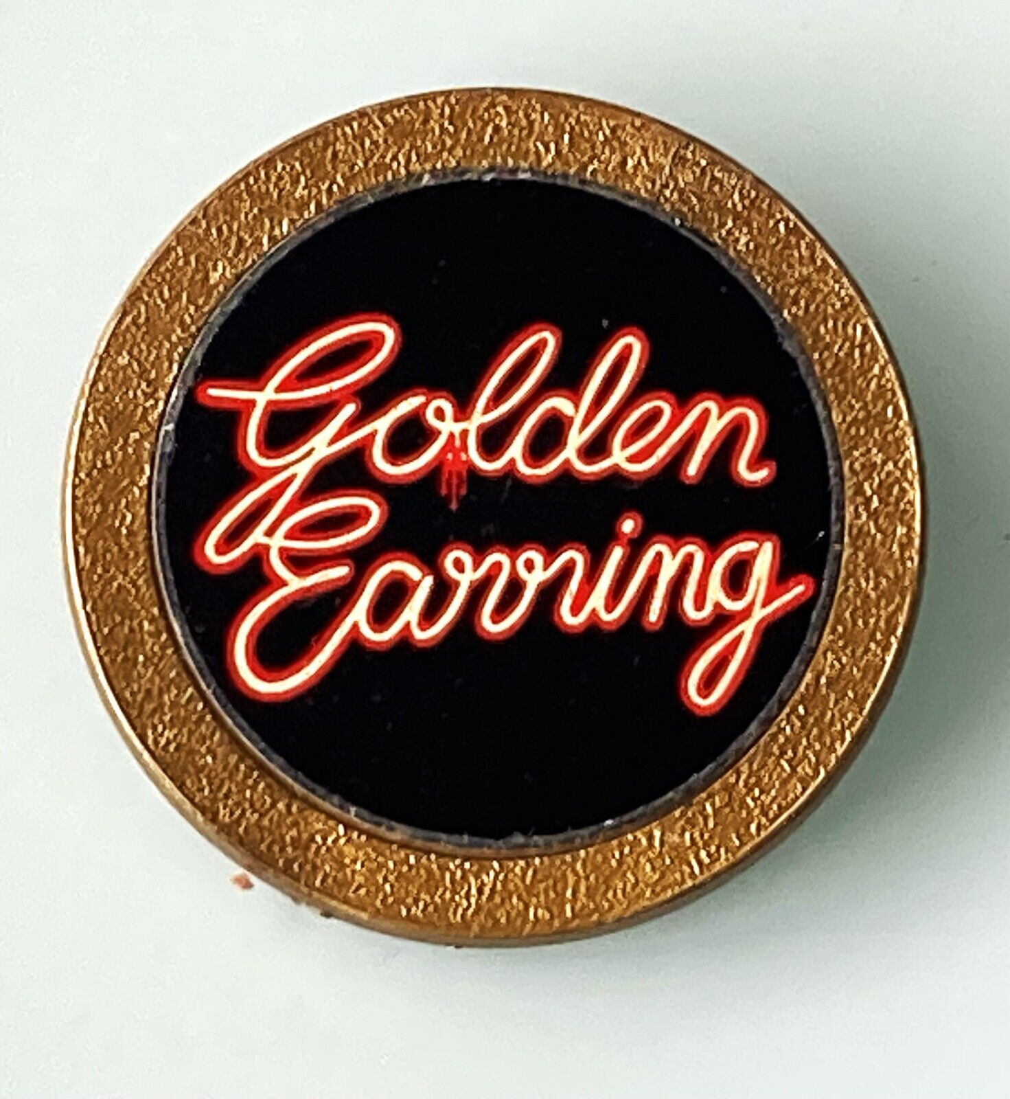 GOLDEN EARRING VINTAGE PLASTIC PIN BADGE FROM THE 1970\'S RADAR LOVE DUTCH BAND