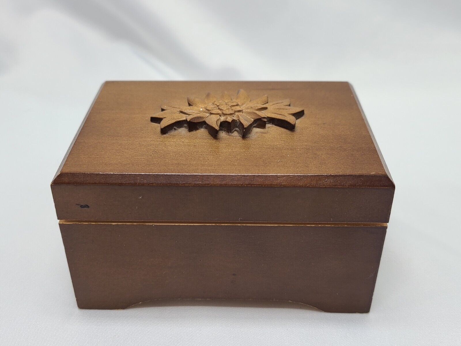 Vintage Swiss Wooden Music Box - Plays Eielweiss - Cuendet Switzerland 
