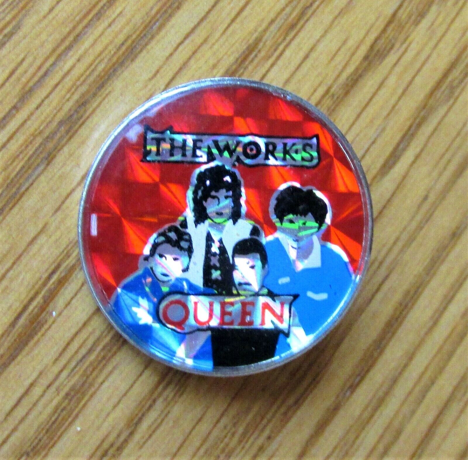 QUEEN THE WORKS VINTAGE METAL PIN BADGE 1980\'s MADE IN ENGLAND