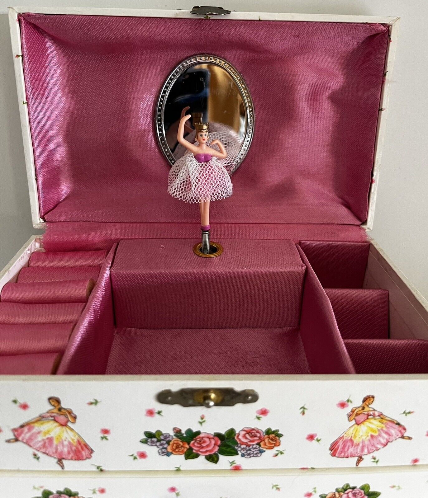 VTG Pretty Pink Flowered Dancing Ballerina Jewelry /Music Box Excellent Shape