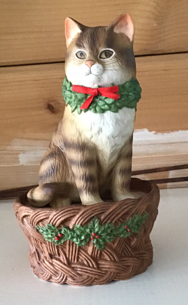 Vintage Schmid Tabby Cat With Wreath Music Box 1985 Gordon Fraser 6 1/4” H