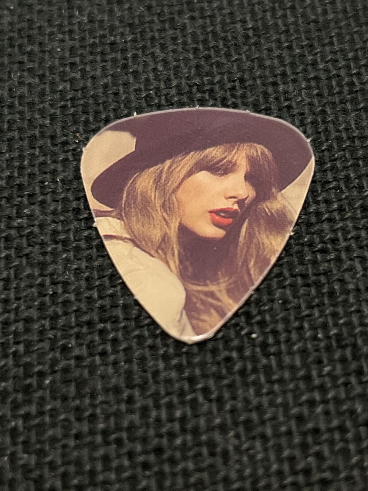 Vintage Taylor Swift flat guitar pic 
