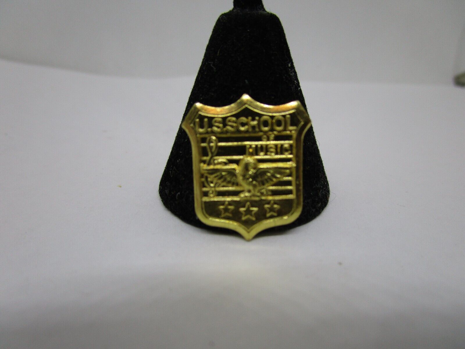 Vintage Award Pin Badge US School Of Music Eagle Shield 3-Stars C-Clasp