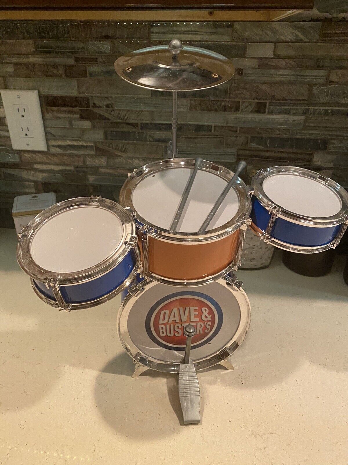 *DAVE & BUSTERS LIMITED EDITION MINI DESK TOP DRUM SET-ONE-OWNER-SIMPLY AWESOME*