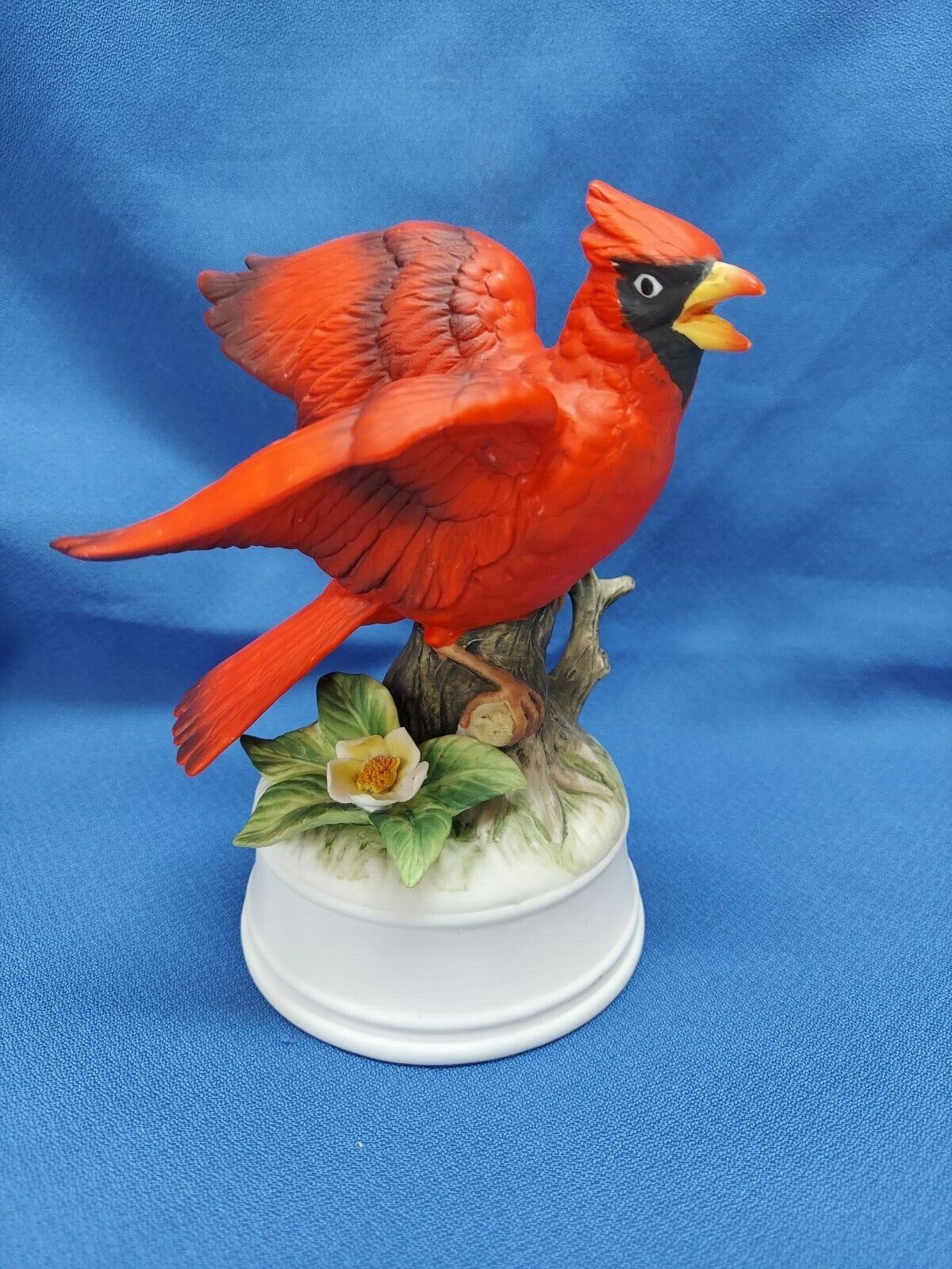 Vintage Bisque Red Cardinal Bird Music Box Plays Memories Excellent Condition 
