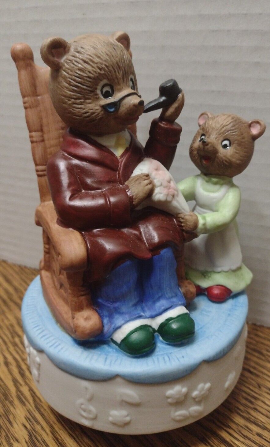 Vintage Fine Ceramic Revolving Musical papa Bear baby bear Figurine-Toy Land 