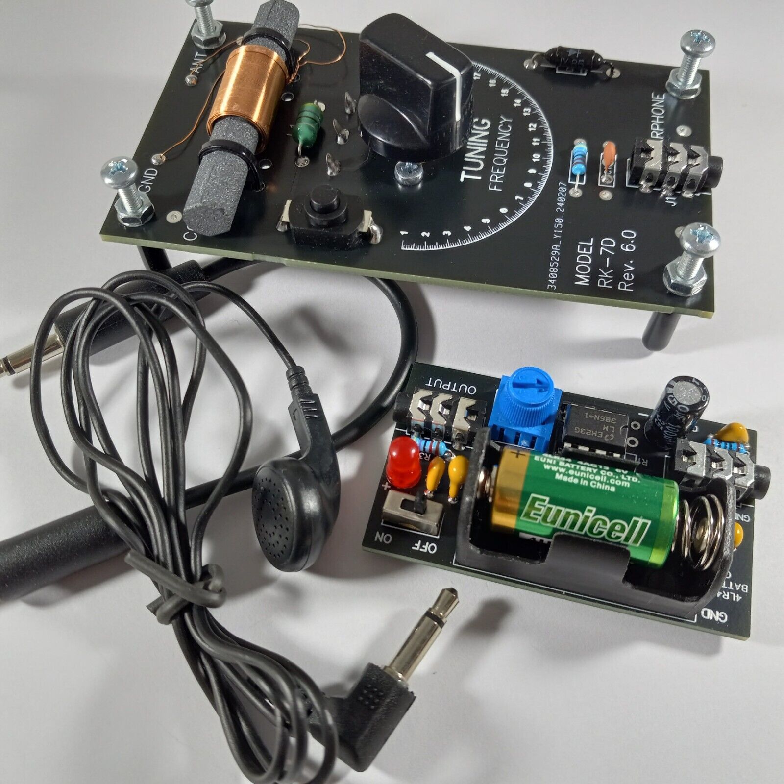 Germanium Crystal Radio Receiver Assembled with Earphone and LM386 Amplifier