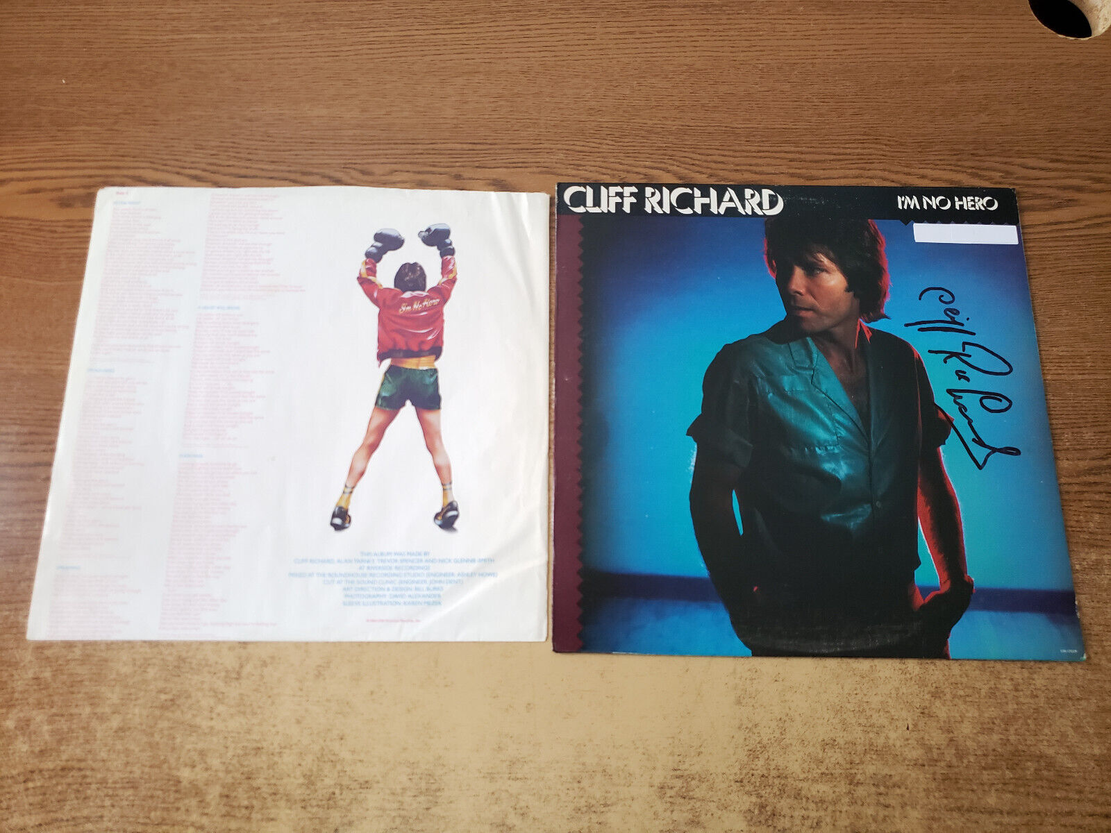 AUTOGRAPHED 1980s VG++ Cliff Richard – I\'m No Hero 17039 LP33