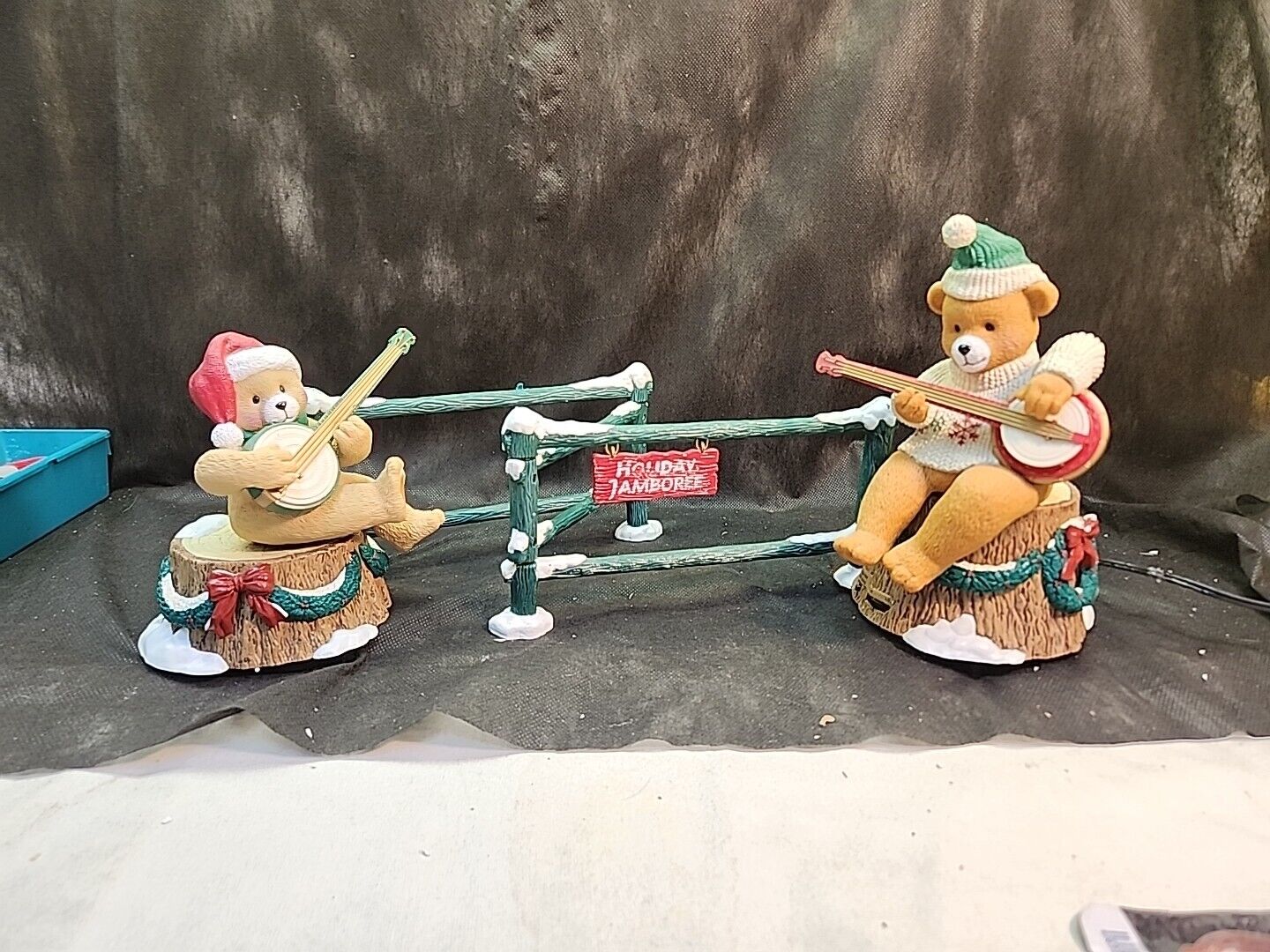 Mr. Christmas Moving & Dueling Banjo Bears Plays 20 Christmas Carols Music Box