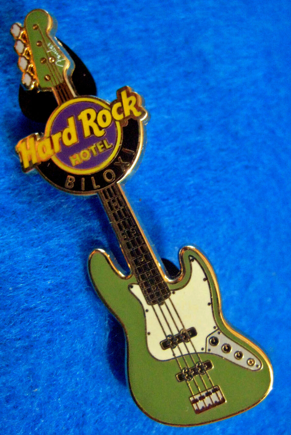 BILOXI HOTEL PEA GREEN JAZZ BASS FENDER GUITAR SERIES 2011 Hard Rock Cafe PIN LE
