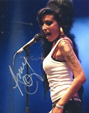 SINGER / SONGWRITER AMY WINEHOUSE . Hand signed 8 1/2 X 11. photo w COA. Photo N picture