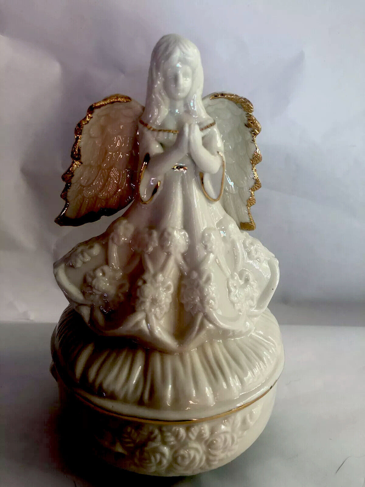 Angel With Gold Trim Music Box Christmas Prayer Vintage