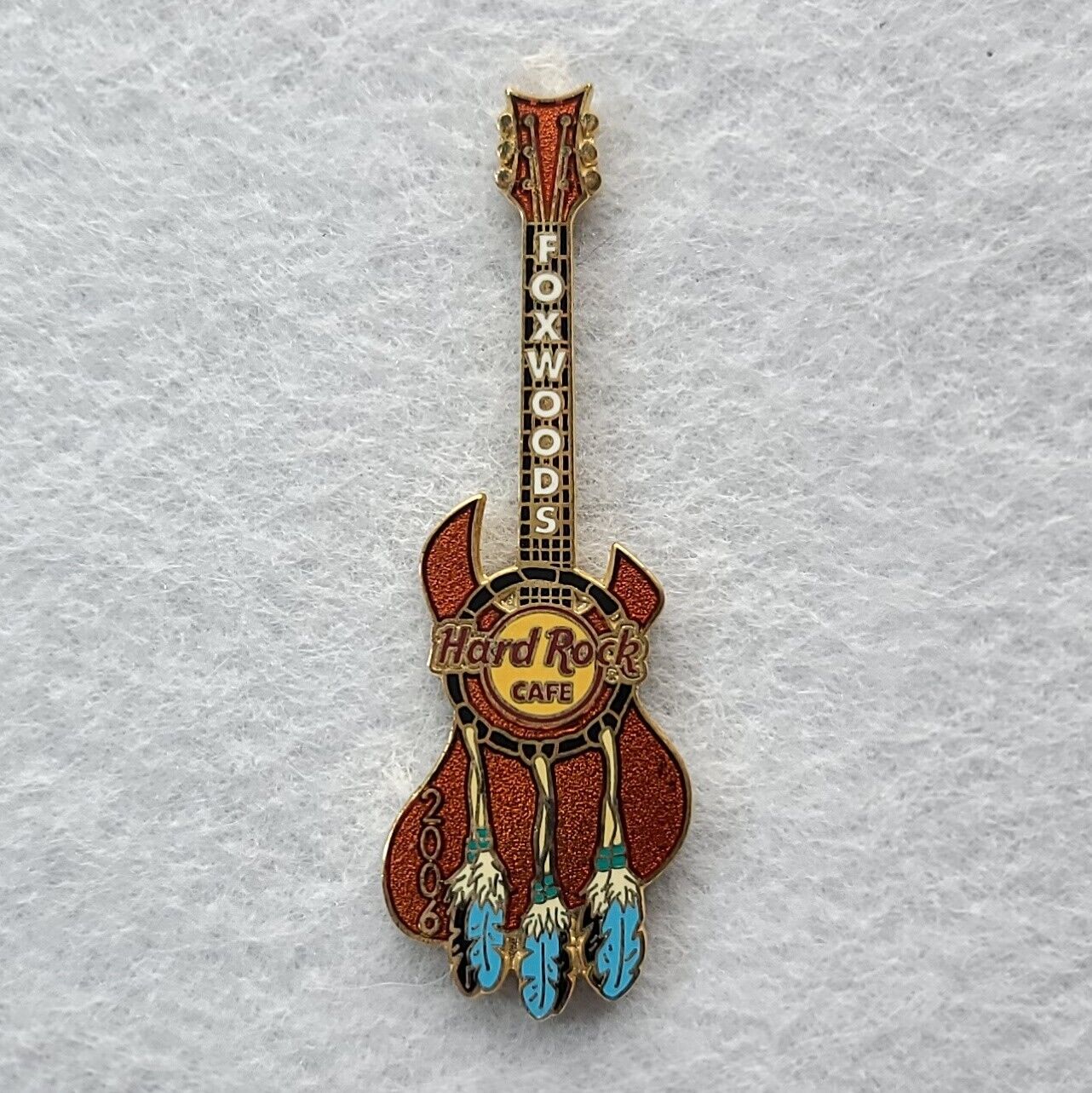 ⭐️ 2006 Hard Rock Cafe Foxwood Guitar Hat Lapel Jacket Pin Pinback
