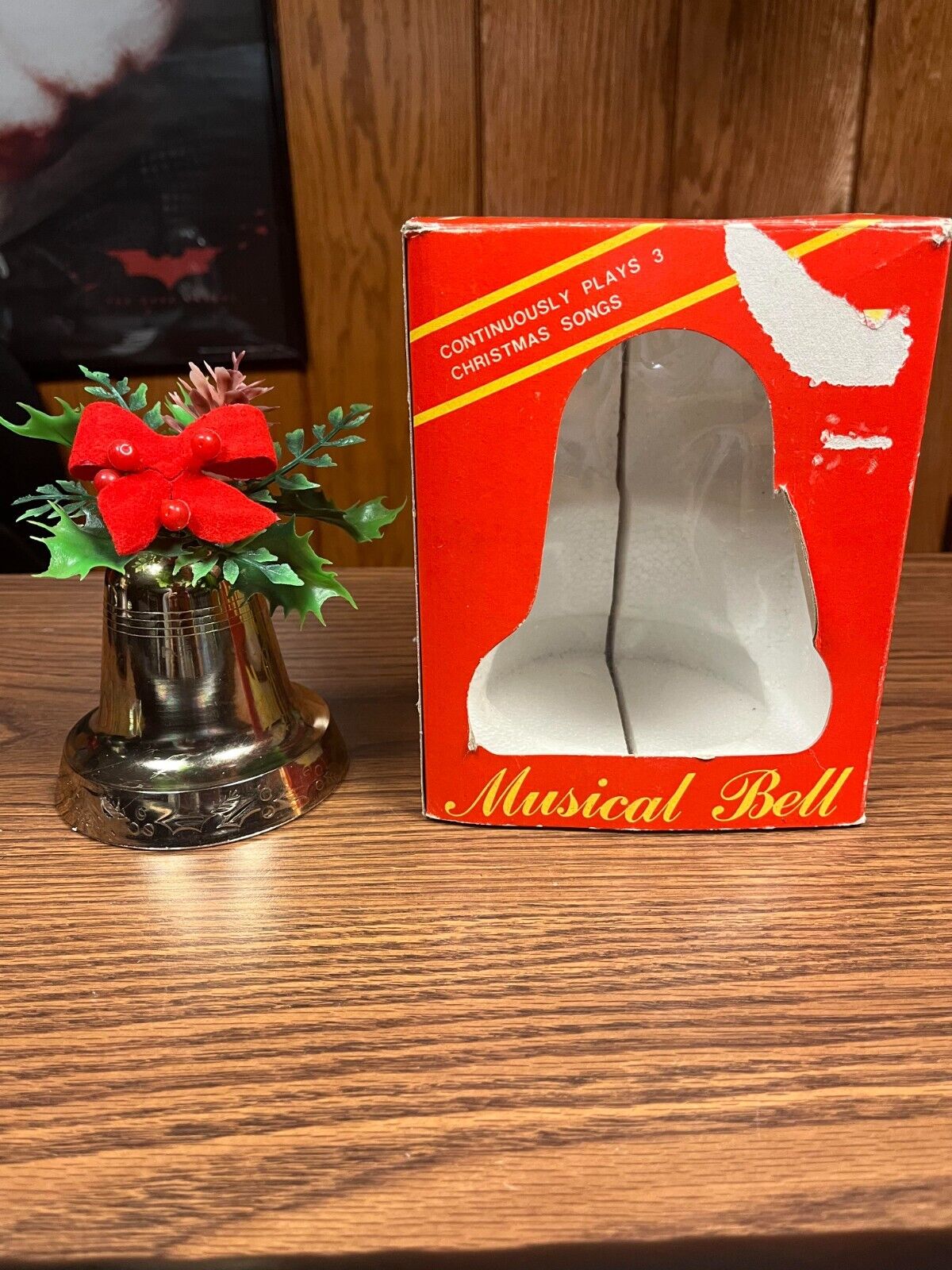 1980 VINTAGE PERRY CHRISTMAS / XMAS MUSICAL BELL WITH HOLLY & BOX -WORKS
