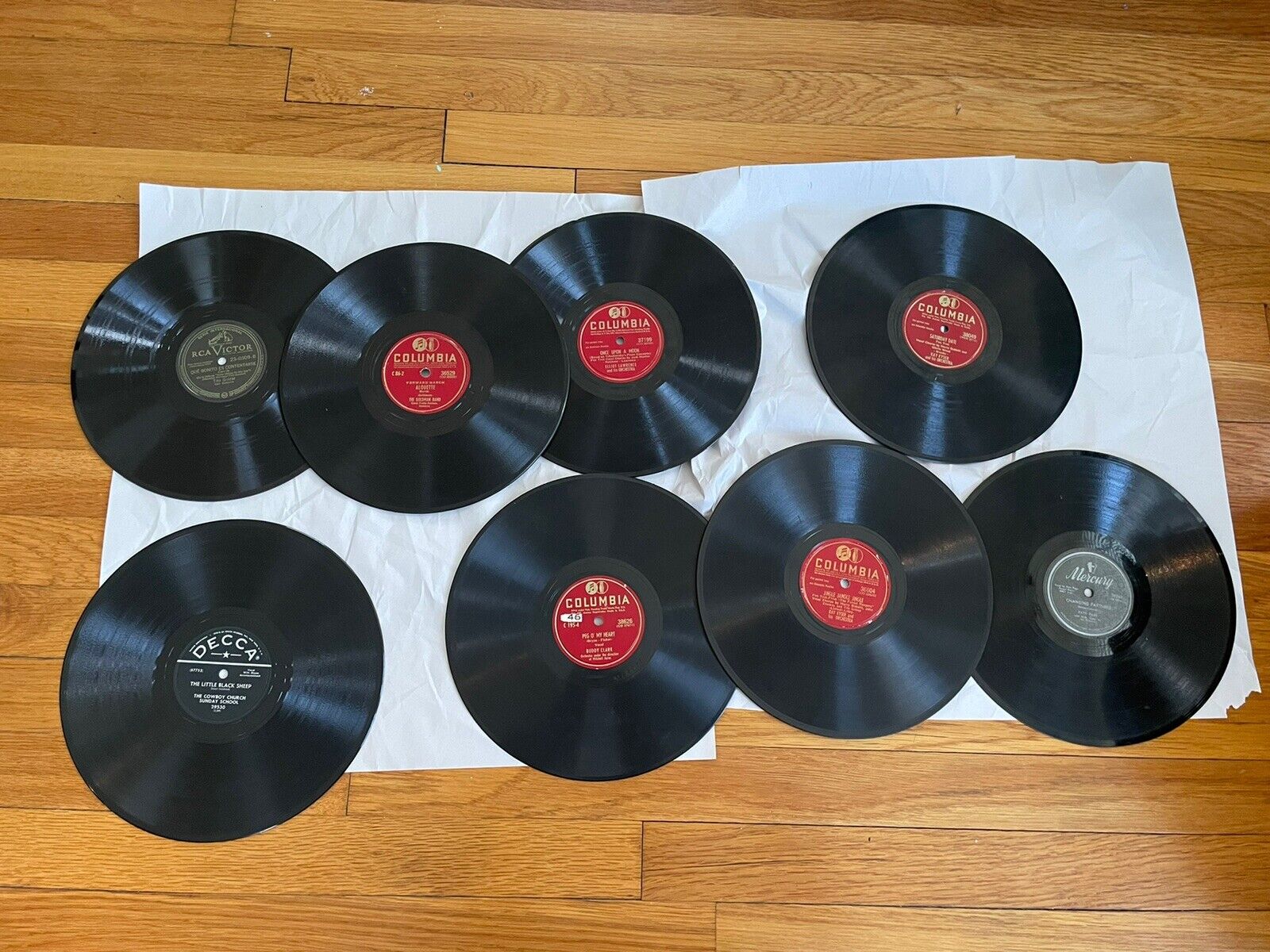 LOT of 8 ANTIQUE/VINTAGE 10”shellac 78 RPM RECORDS RCA Victrola Columbia DECCA