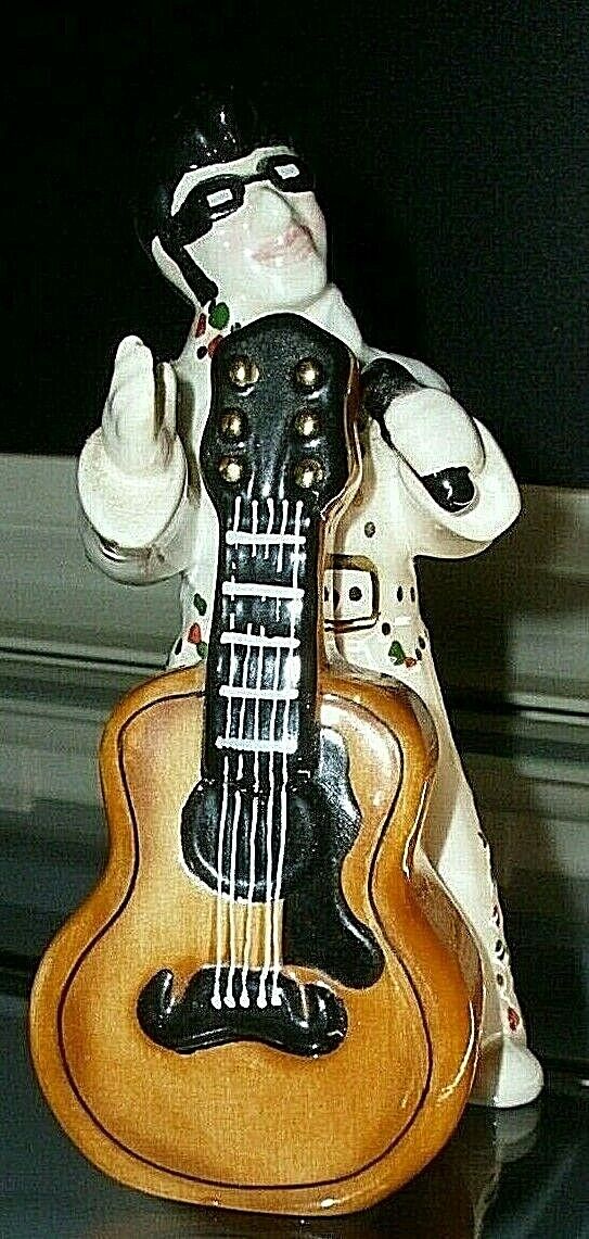 ELVIS PRESLEY FIGURINE OF ELVIS AND A GUITAR Salt and Pepper Shakers NEVER USED