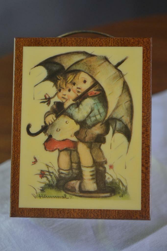 Vintage Hummel Made in Italy Music Box Umbrella Boy & Girl Happy Wanderer Works