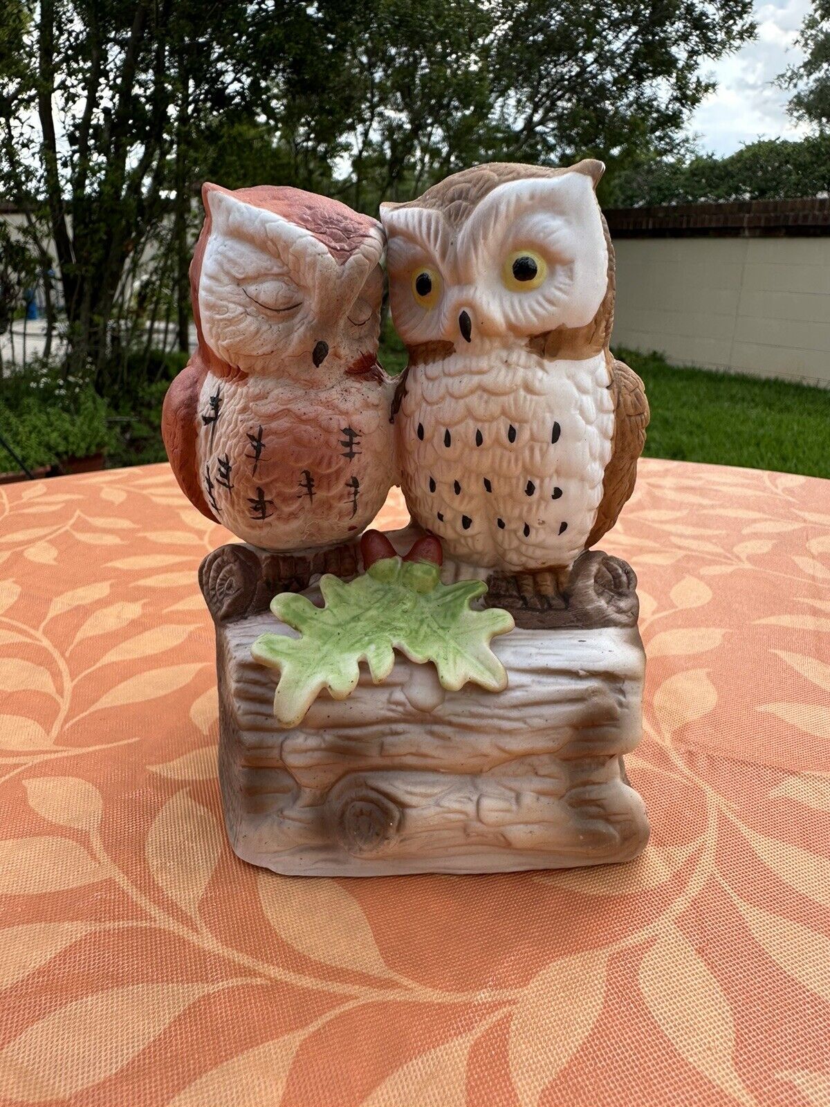 Vintage Royal Crown Ceramic Music Box Cuddling Owls Couple Back Switch