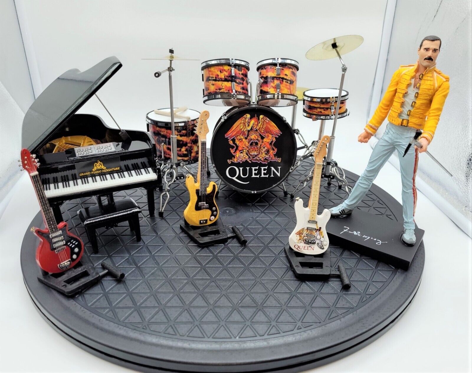 Queen Miniature Instrument Set - Guitars - Drums - Grand Piano & Freddie Mercury