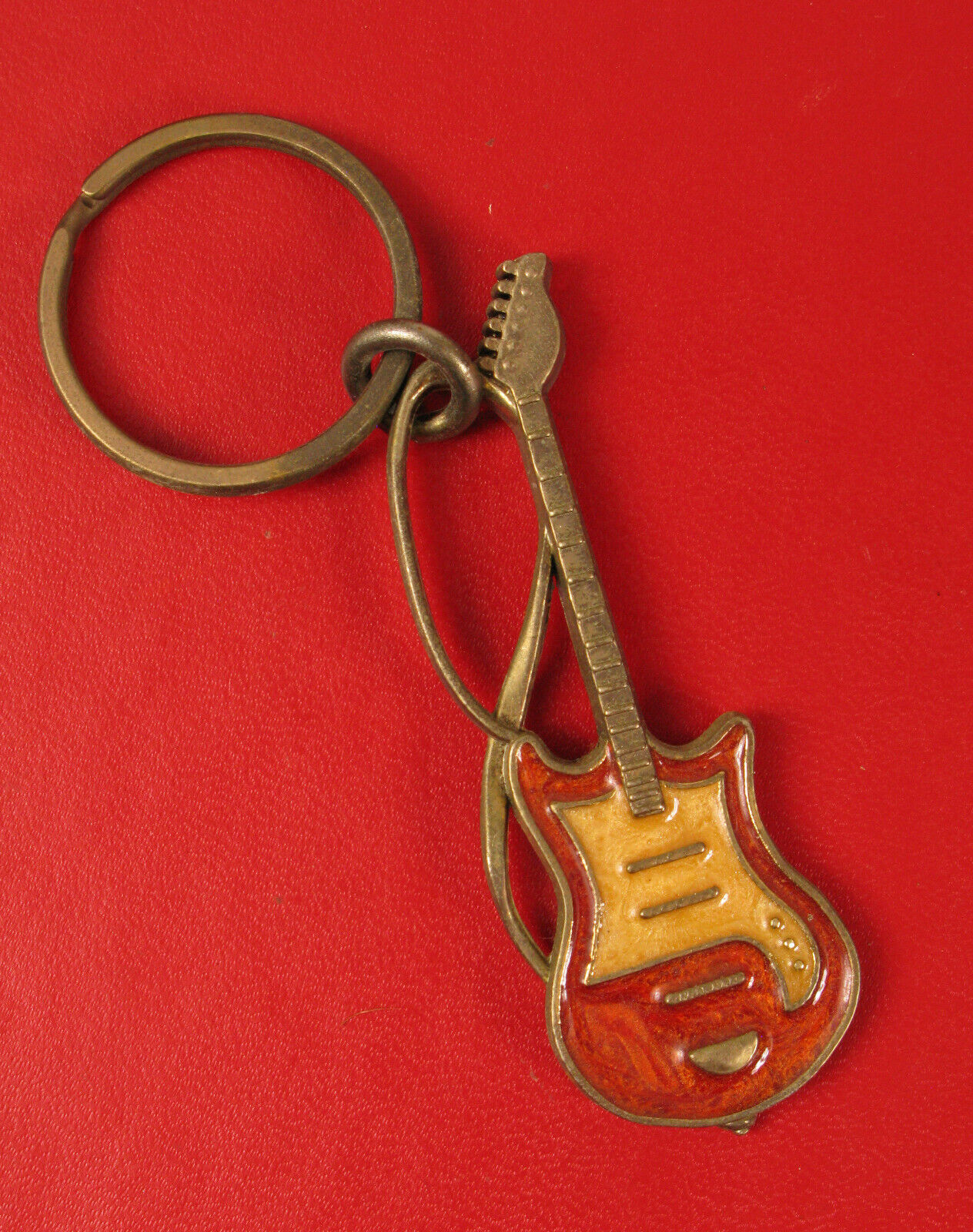 VINTAGE MUSICAL MUSICIAN GUITAR AUTOMOTIVE KEY CHAIN MUSIC SONG BAND SING NICE 