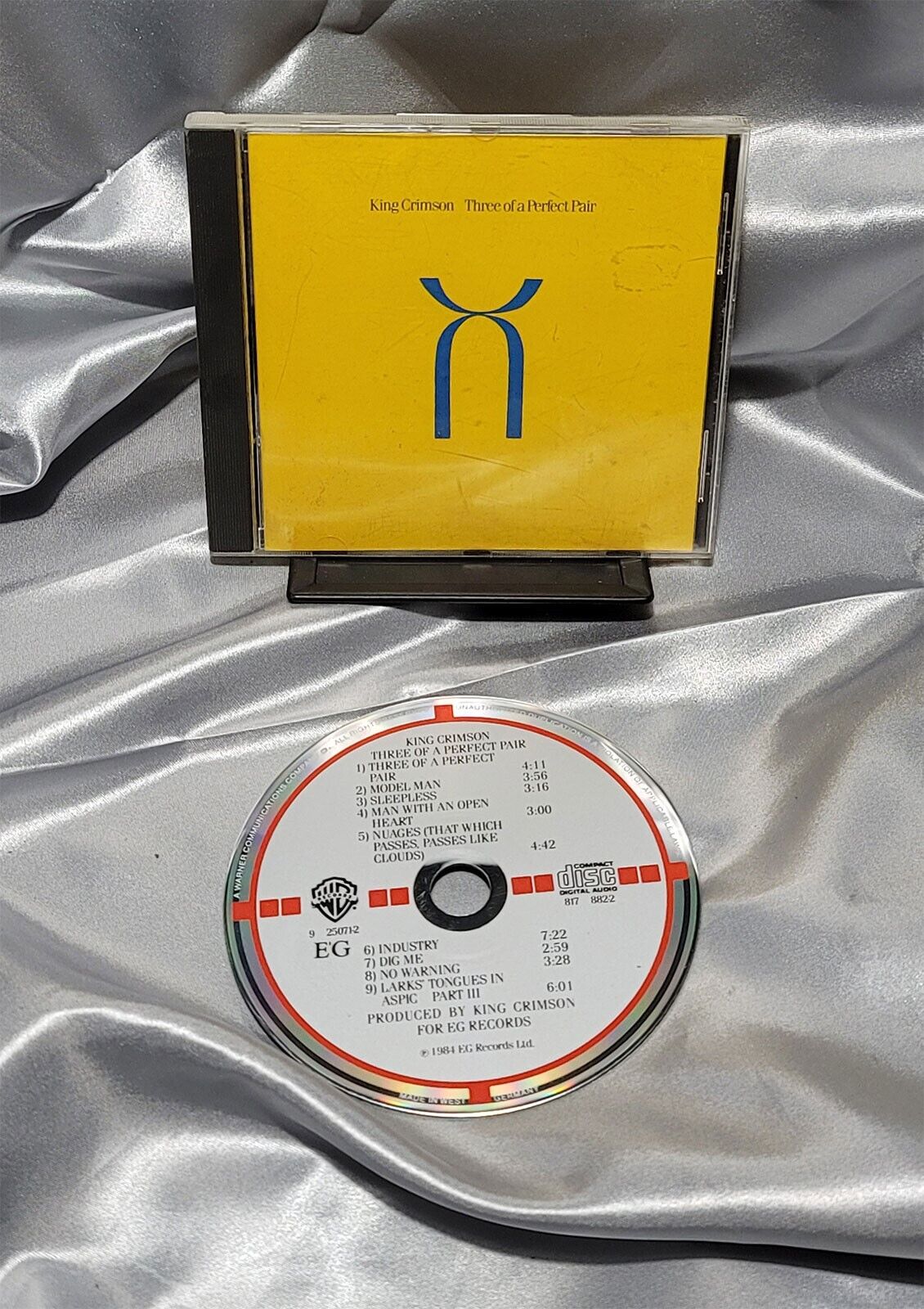KING CRIMSON - THREE OF A PERFECT PAIR CD Warner Bros. / EG 817 8822 1984