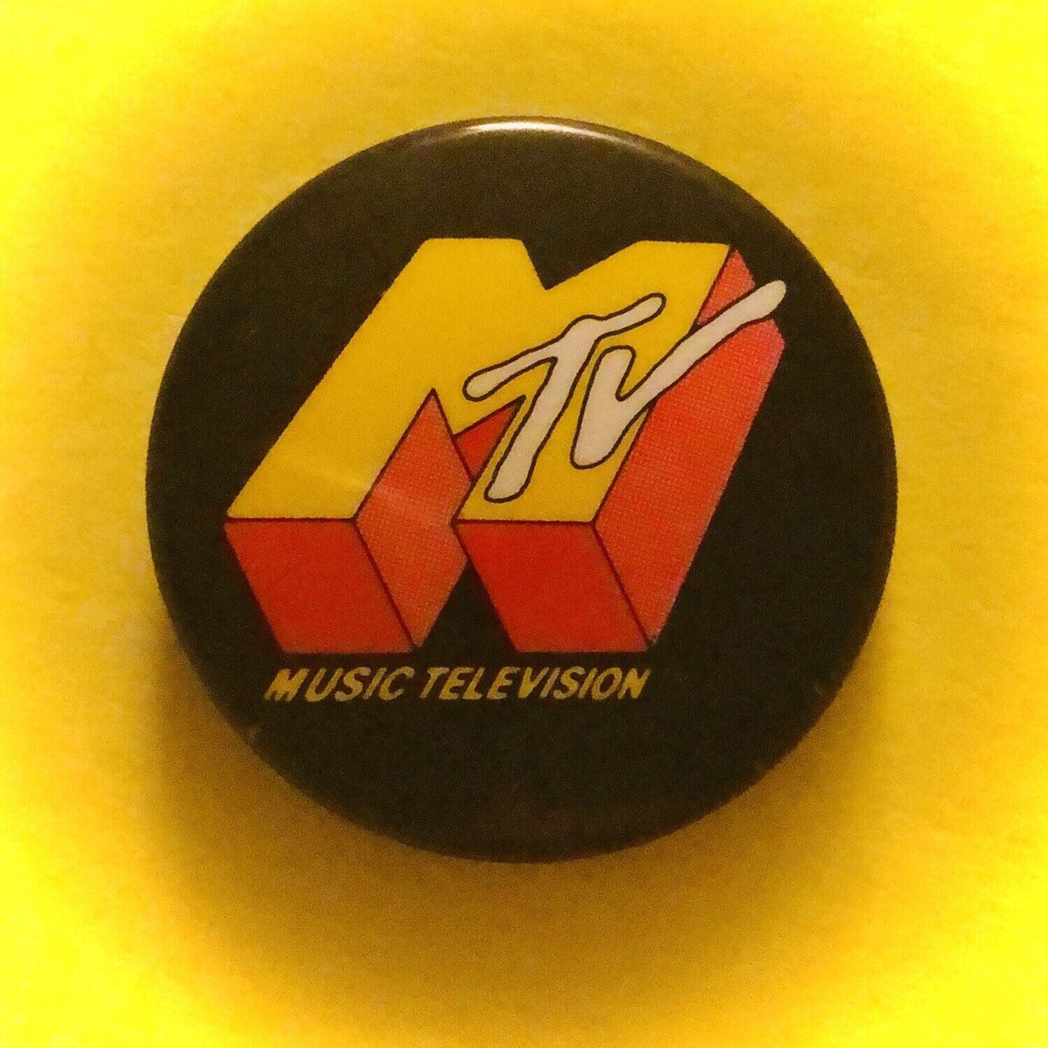 Vintage Authentic Original 1986  1.16” MTV Music Television pin pinback button