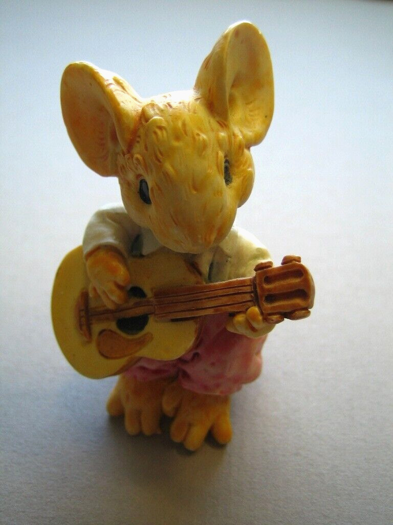 LITTLE CHEESERS MOUSE PLAYING GUITAR FIGURINE 05237