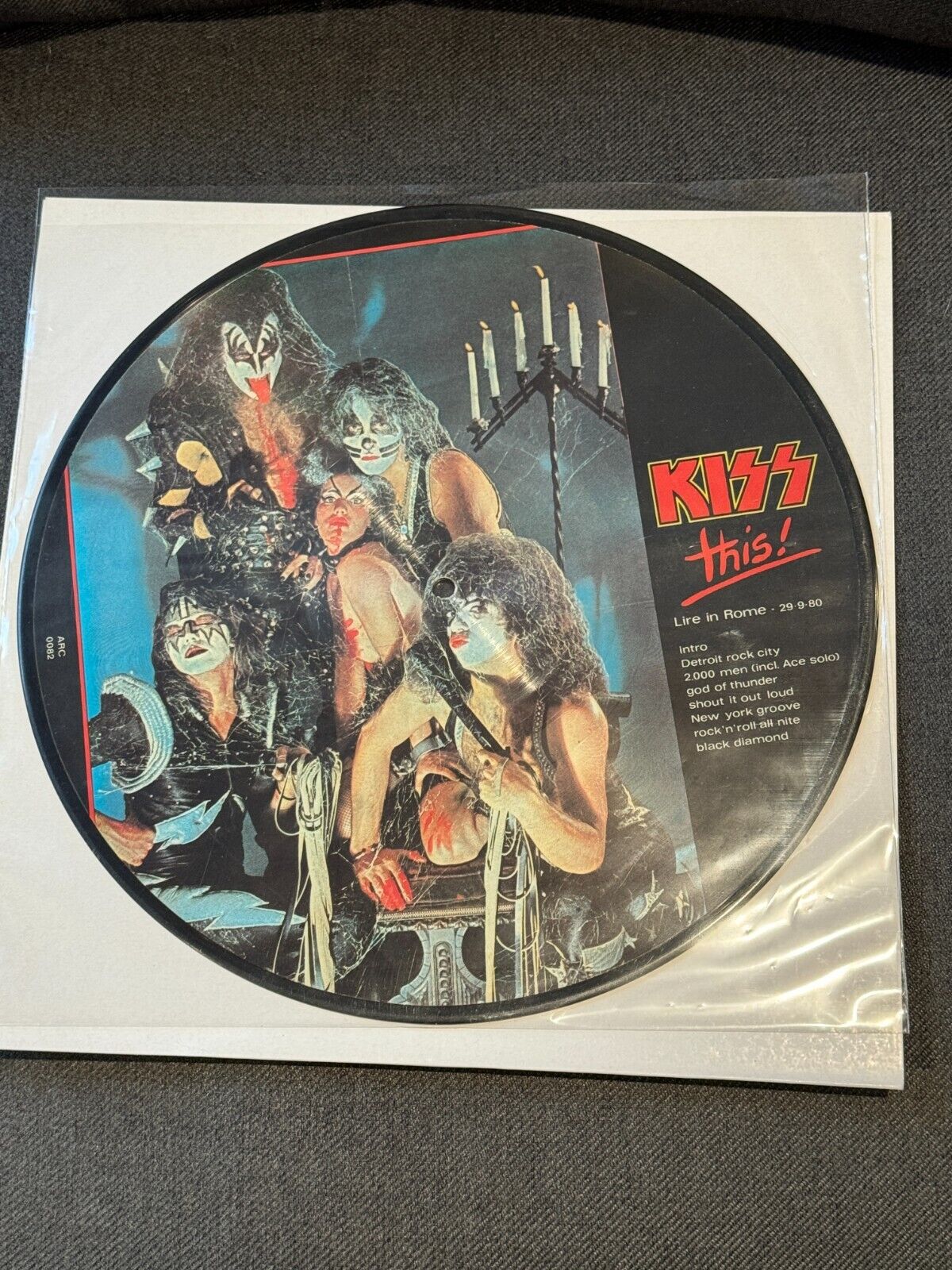 KISS - KISS This  Live 1980 Picture disc.. \