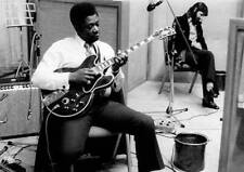 BB King Gibson electric hollowbody guitar nicknamed Lucille 1971 Old Music Photo picture